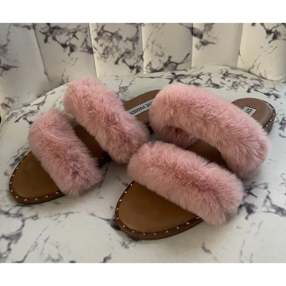 Steve Madden fuzzy slides 7.5 - Picture 2 of 6